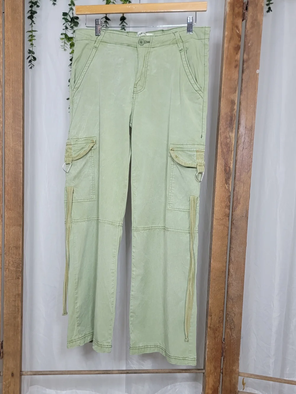 LOVE VEGAN Sage Green Wide Leg Cargo Pants Size 11/31 | Utility Boho Traveler - Picture 4 of 6